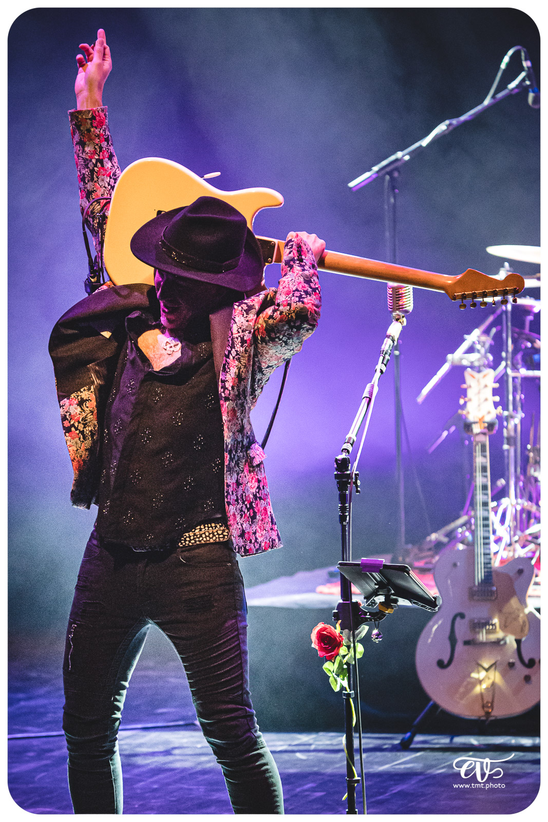 L'HISTOIRE DU ROCK EN 13 GUITARES